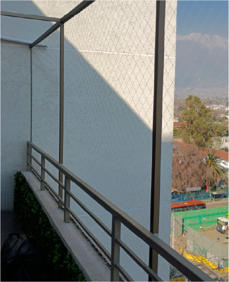 Instalación de mallas de seguridad en balcones