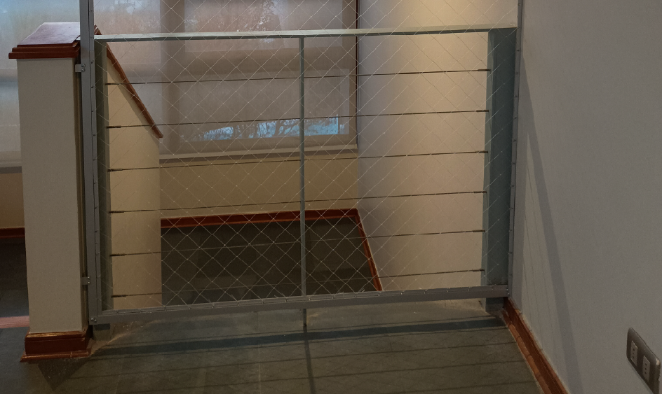Instalación profesional de mallas en escaleras